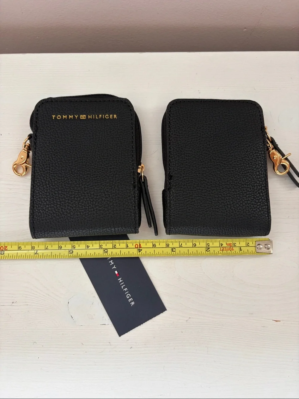 Tommy Hilfiger Mini Slim Organizer Card Holder with Gold Carabiner Clip/ black